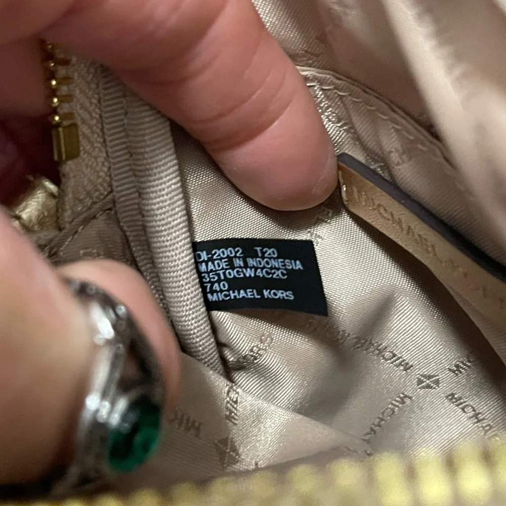 NWOT Michael Kors Winnie Medium Quilted Phone Crossbody Bag In Metallic Gold - Picture 7 of 12